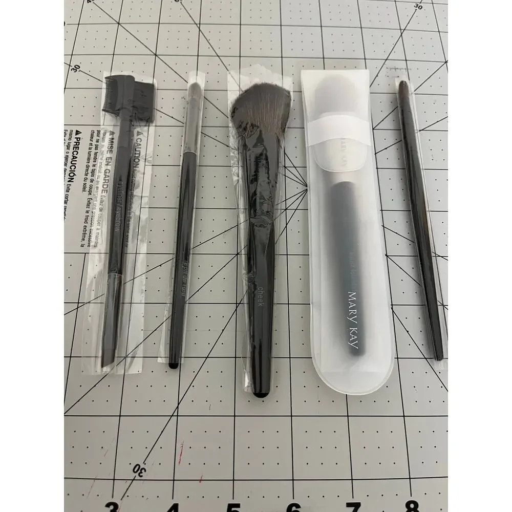 Mary Kay Travel Makeup Brush Organizer Case with Brush Set & Removable Pouch New